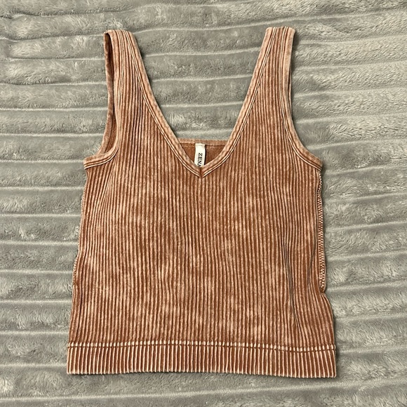 Zenana Outfitters Tops - 🤎NWOT Zenana Padded Ribbed Mineral Wash Crop Tank Top Sz S/M Nylon & Spandex